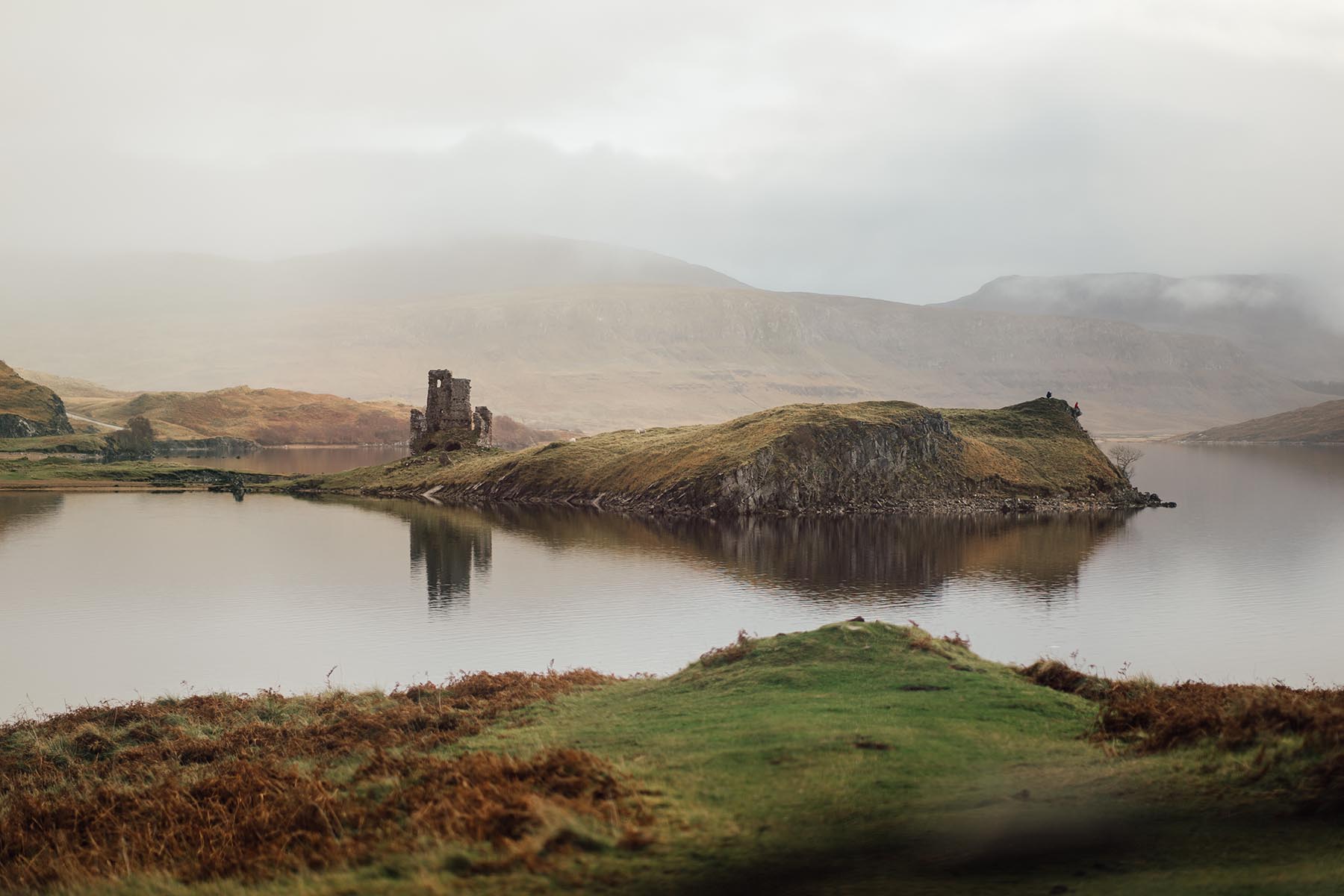 Voyage sur mesure en écosse chateau sur un lac dans les highlands